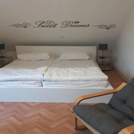 Apartment Chic In Near Area *