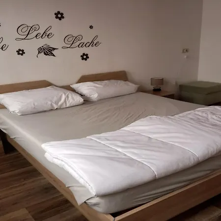 Chic In Near Area * Stormbruch